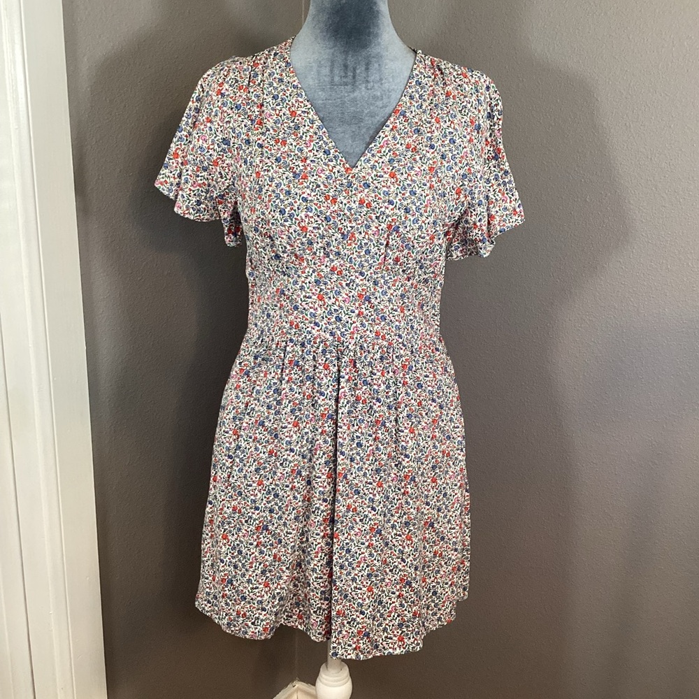 LOFT Flutter Sleeve Floral Dress Size 2P - Picture 3 of 10